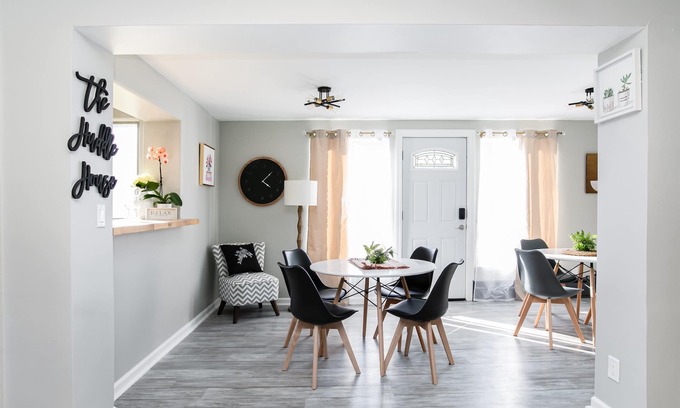 South Bend House | Sprawling Ranch w/King Beds, Firepit, Huge Yard for Play & Pets!