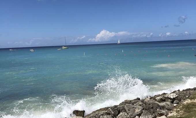 Sunset Crest Condo | Spring Bookings! Anidele Bliss - 1 BR near Beach/Pool ⭐️ In walkable Holetown.