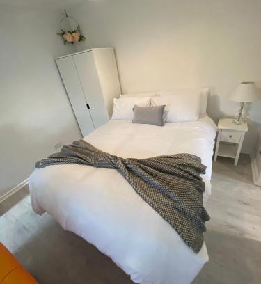 Hull Apartment | Spring Grove