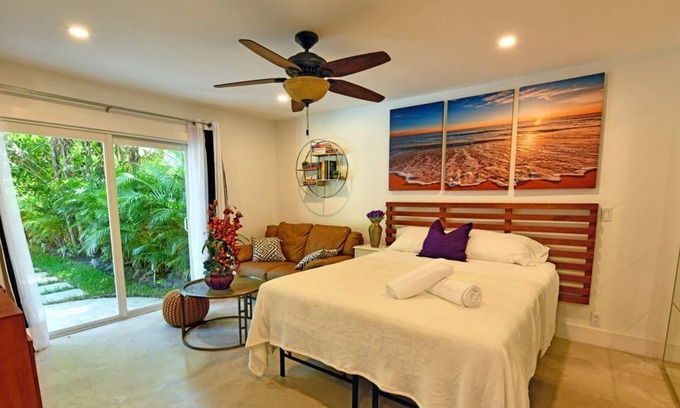 Flagler Village Apartment | Spring Sale | Studio | Pool available | Beach 6min | Free Bikes