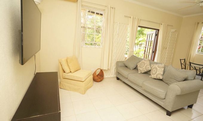 Worthing Condo | Springcourt - 1 BR condo near beaches W/POOL