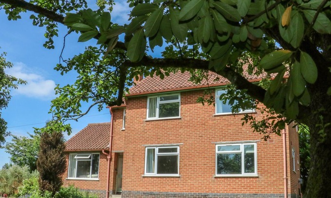 Lutterworth Cottage | SPRINGWELL COTTAGE, pet friendly, with a garden in Lutterworth