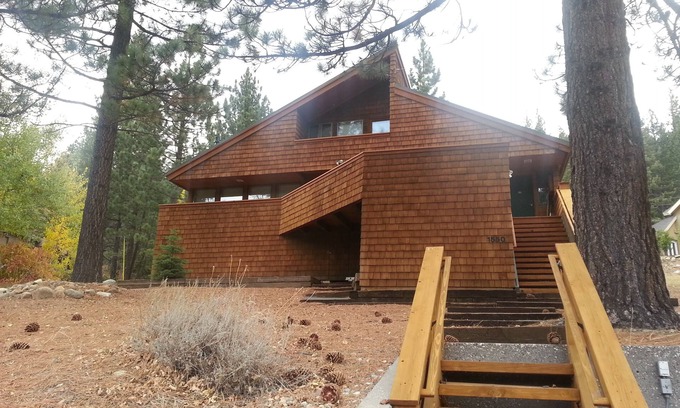 Olympic Valley House | Squaw Valley Ski Chalet! - Walk to the Lifts!