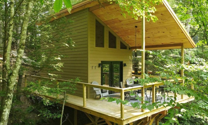 Campton House | Squirrel Kit-Hillside Cottage