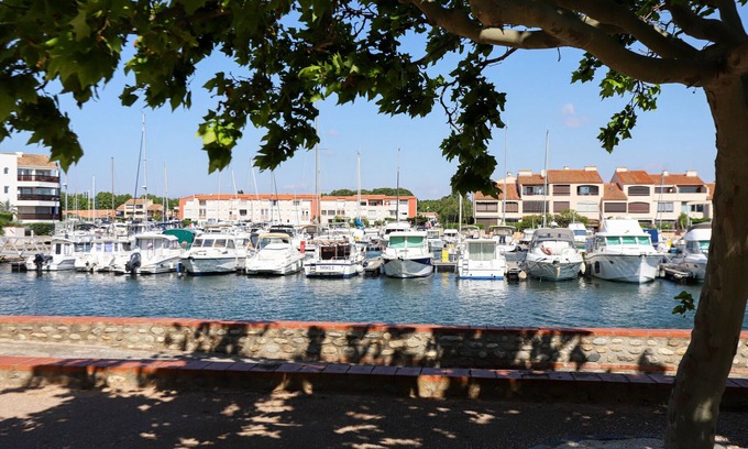 Saint-Cyprien Plage Apartment | St Cyprien Marina view bright apartment for 4 people
