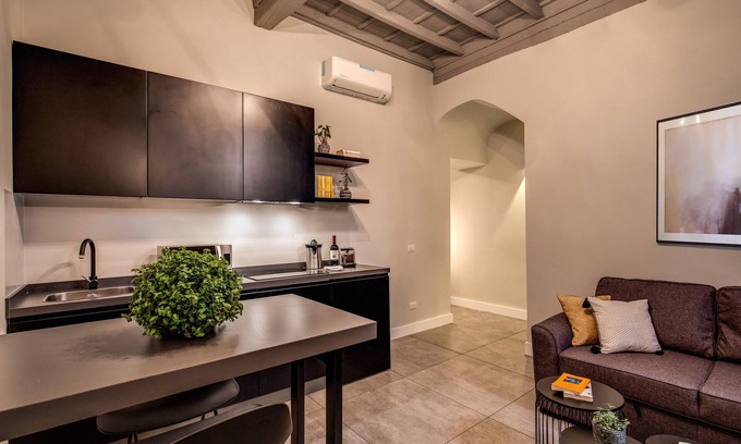 Rione VII Regola Apartment | St. Eligio Suite