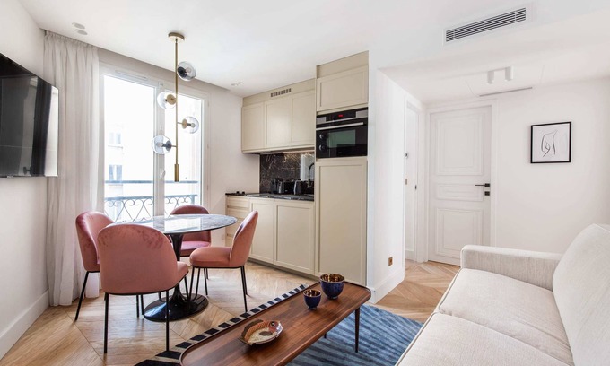 Pigalle Apartment | St Georges - Fabulous Two Bedroom in Paris