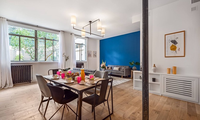 Saint-Thomas-d'Aquin Apartment | St Germain/Bon Marché Chic Three Bedroom