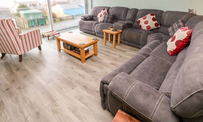 Solva House | ST HARMON, pet friendly, luxury holiday cottage in Solva