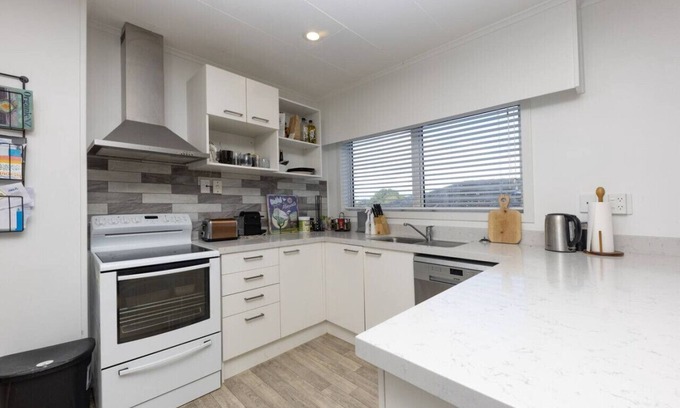 Glendowie Apartment | St Heliers Gem: Beach and Scenic Routes Nearby