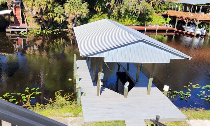 Welaka House | ST. JOHN'S RIVER HOUSE RETREAT WITH BOATHOUSE