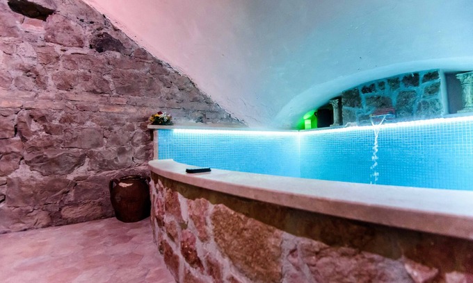 Vatican Apartment | St. Peter's in Love - Honeymoon suite with small pool