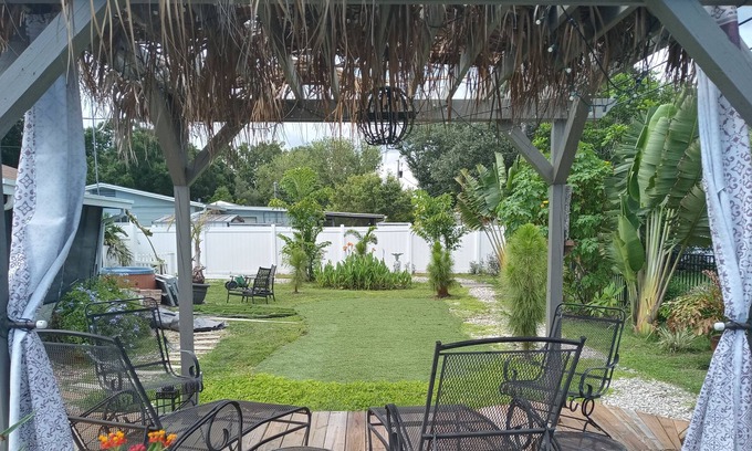 Meadowlawn House | St Petersburg, Florida Entire Cozy Home: Location, location, location