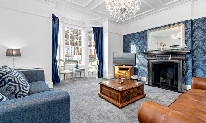 Llandudno Apartment | St Vincent House - Eight Bedroom Apartment, Sleeps 16