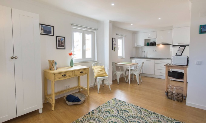 Alfama Apartment | Sta Clara House- Central & Quiet. Bright Studio