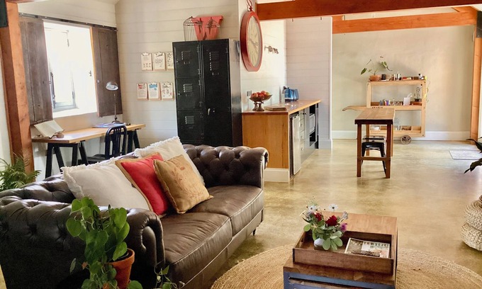 Lara Apartment | STABLE DOOR in Lara " You Yangs " 10 mins to the Spirit