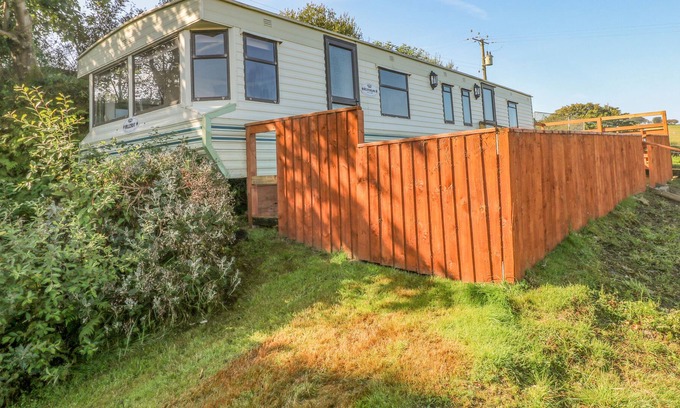 Crymych House | STABLE LODGE, pet friendly, with open fire in Crymych