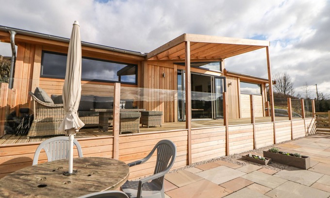Chesterfield Cottage | STABLES LODGE, pet friendly, character holiday cottage in Wingerworth