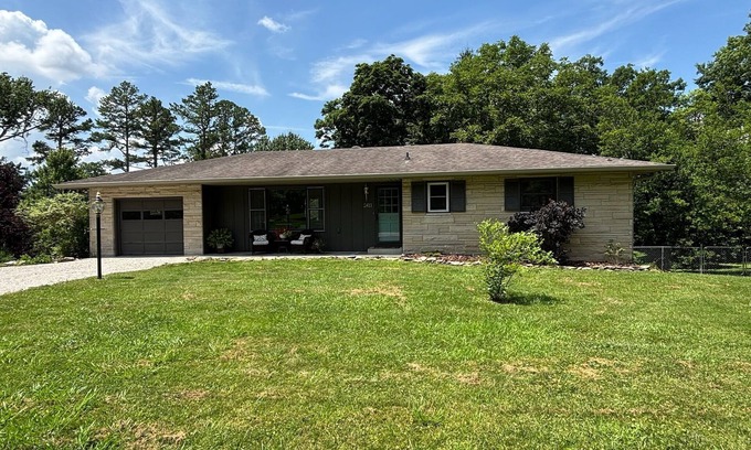 Bloomington House | Stadium Stroll: Walk to the Big Game! Sleeps 14