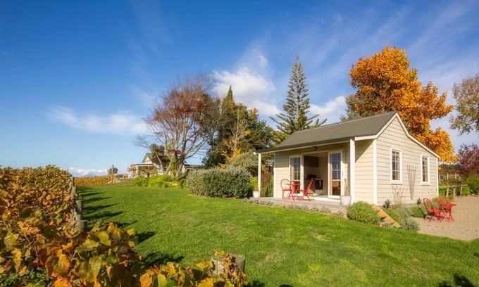 Tasman Cottage | Stan's Cottage - Seaside Vineyard Cottage with Stunning Views