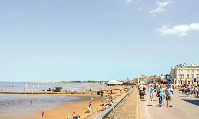 Burnham-on-Sea House | Standard economy caravan with one double and one twin.