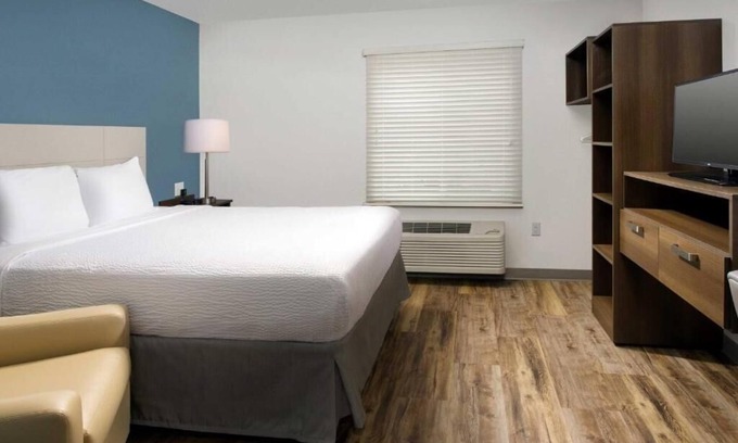 Orlando Apartment | Standard Queen Room Near Bear Head Lake ORL