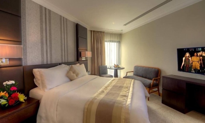 Jumeira 1 House | Standard Room Near Palm Strip Mall By Luxury Bookings
