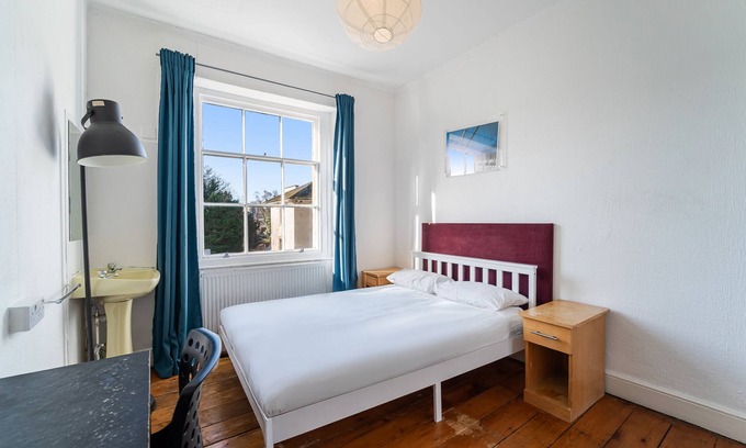 Clifton House | Standard Single Room with Shared Bathroom