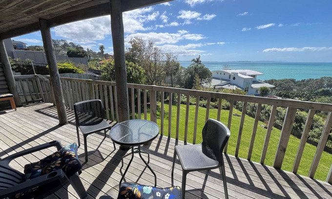 Stanmore Bay House | Stanmore Bay Log Cabin - Sea Views - Walk to Beach