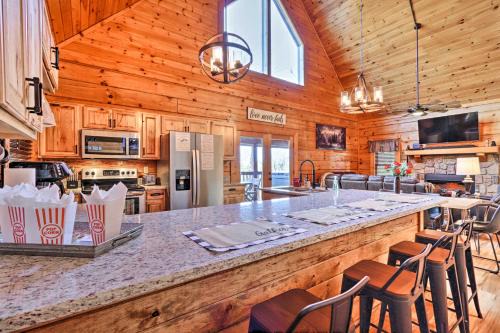 Sevierville House | Star Lite Cabin Hot Tub, Deck and Pool Table