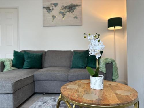 Peterborough Apartment | Star Road Home, central location, FREE parking