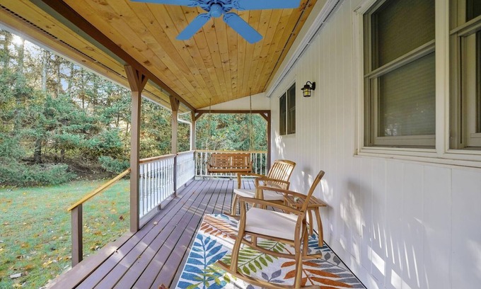 Moscow House | Stargazer Cottage - Situated on 2 private acres with an idyllic lily pond