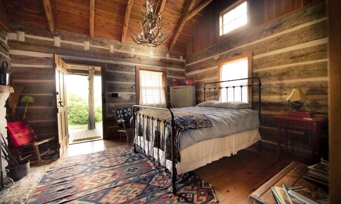 New Ulm Cabin | StarHill Farms Cabin on the Hill