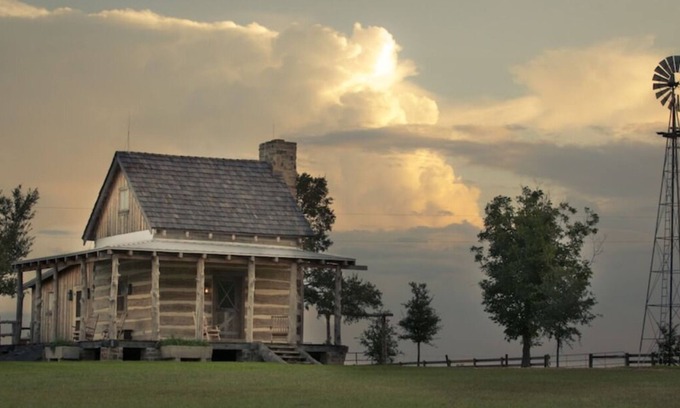 New Ulm Cabin | StarHill Farms Hinze Cabin