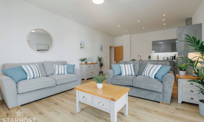 Newbury Apartment | StarHost Residences - Brand New 2-bed Apartment in Central Newbury