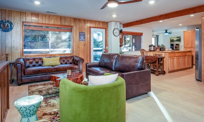 Oakhurst Cabin | Starlight Cabin-hot tub-fire pit-game room and more!