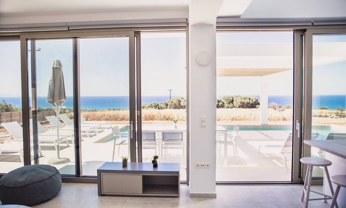 Adele Villa | Starlight Villa Guro - 4bd, 4ba, 4min To Beach