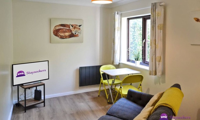 Salisbury Condo | Station 1 Bed Apartment – Stayseekers