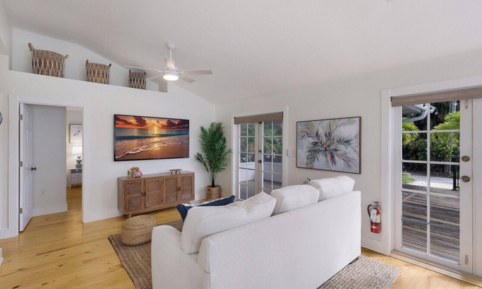 Bradenton Beach Cottage | Stay at Pine Key- A Cozy Beach Cottage Retreat!