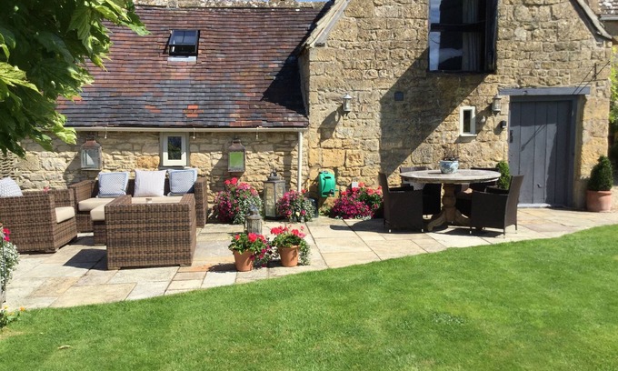 Chipping Campden House | Stay in a 15 century Barn 20 minutes from Stratford on Avon