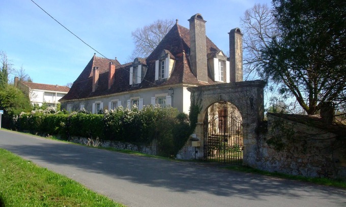 Saint-Cyprien House | STAY IN A BEAUTIFUL CHARTREUSE OF THE XVIIIth CENTURY (8 PEOPLE - FREE WIFI)