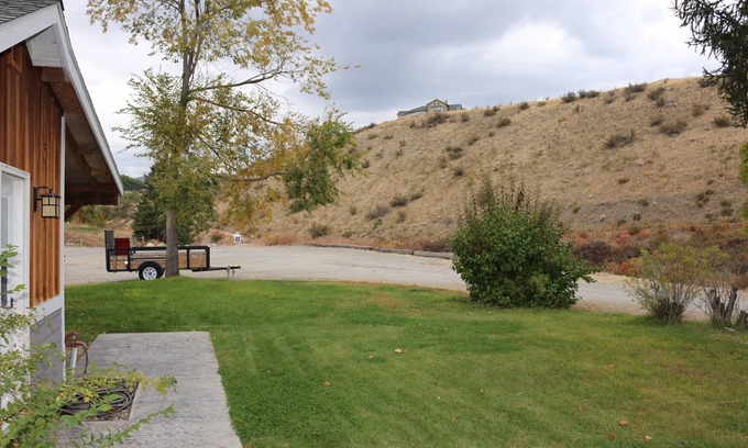 Manson House | Stay in the Middle of the Tadasana Vineyard Estate in Manson, WA.