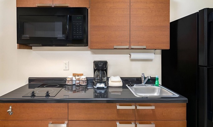 Council Bluffs Hotel | Stay Near Shops + Restaurants in Comfortable Studio w/ Kitchen - Pet-Friendly