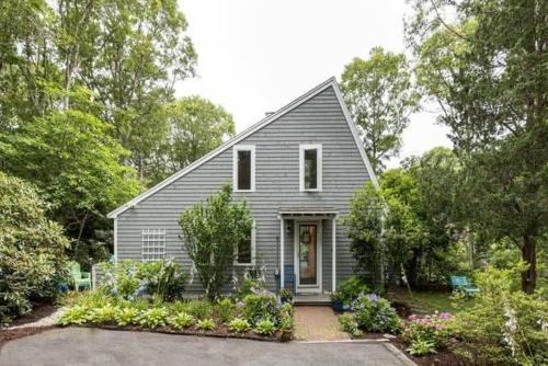 Mashpee House | Stay On The Cape Vacation Rentals: Contemporary Saltbox In New Seabury