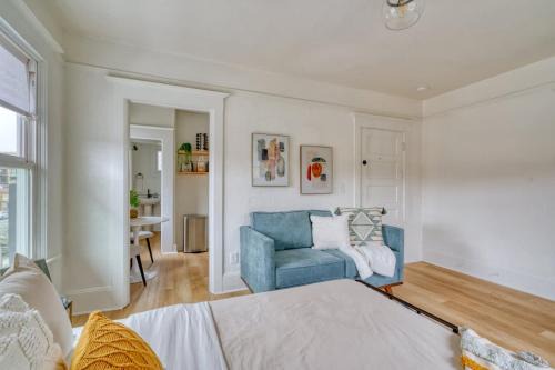 Irvington Apartment | Stay Portland - The Bohemian Bungalow on Broadway - 94 WalkScore