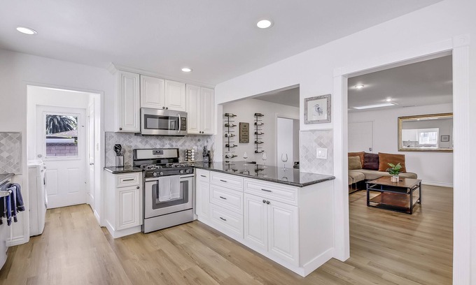 Midway City House | Stay with SIR Living for the best experience!