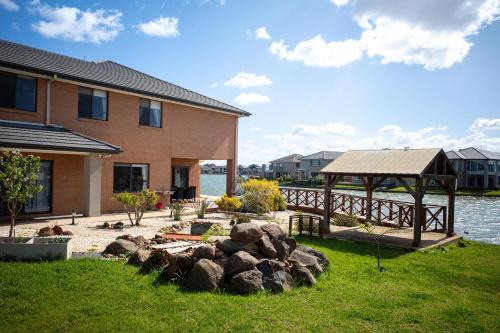 Sanctuary Lakes House | StayAU 5BR Idyllic Lakefront Escape Point Cook