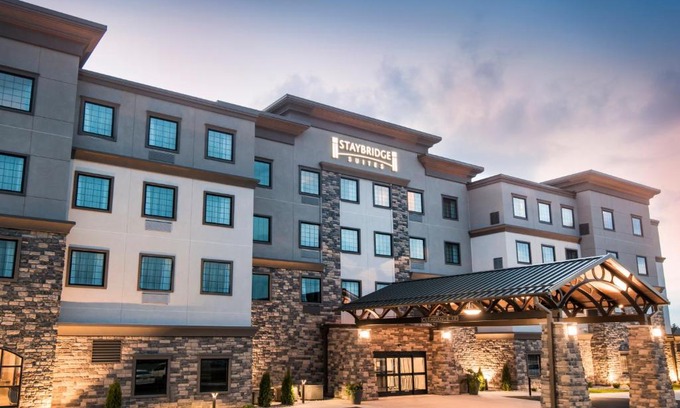Lake Delton Hotel | Staybridge Suites - Wisconsin Dells - Lake Delton by IHG