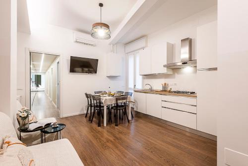 Central Station Apartment | StayEasy Petrella21 - 4 Bedrooms, 3 baths - Central Station