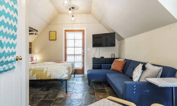 North End Apartment | #StayinMyDistrict Hyde Park Loft